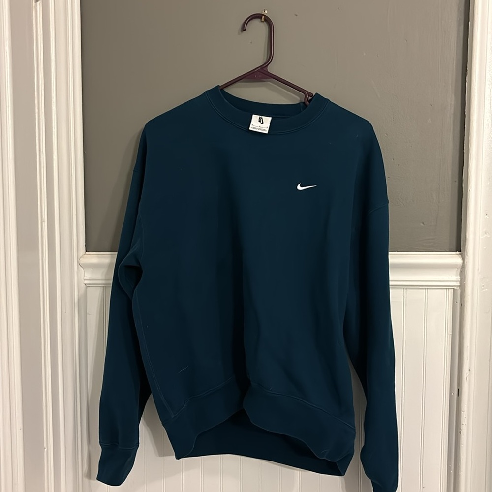 Nike Men’s deep blue sweatshirt